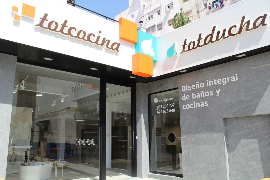 fachada nueva tienda Totducha calle San Vicente
